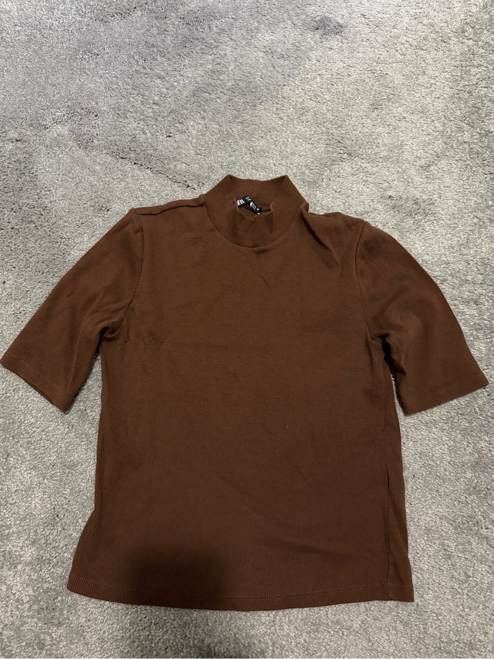 Zara Short-Sleeve Ribbed Mock Neck Shirt in Brown